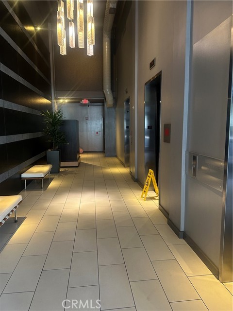 645 W 9th Street, Los Angeles CA: https://media.crmls.org/medias/557115b7-476a-427a-becb-64a930938801.jpg