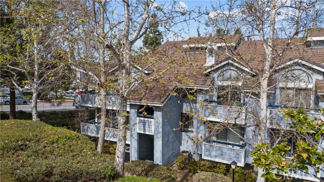 26905 Flo Lane, Canyon Country CA: https://media.crmls.org/medias/55716f9e-204e-4ff8-8812-a7688ef413a3.jpg