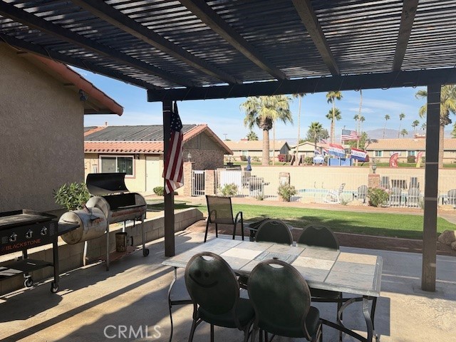 https://media.crmls.org/medias/5571bb51-3cab-4609-b991-61d84f052464.jpg?preset=X-Large
