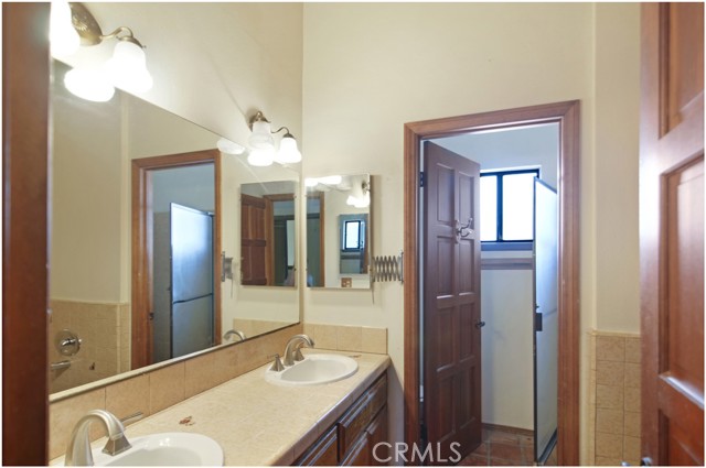 627 19th Street, Huntington Beach CA: https://media.crmls.org/medias/5571e805-da58-4305-80f5-e52825e142d6.jpg
