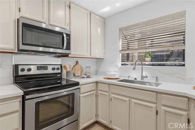 Detail Gallery Image 14 of 36 For 137 Redding Rd #B,  Campbell,  CA 95008 - 2 Beds | 2/1 Baths