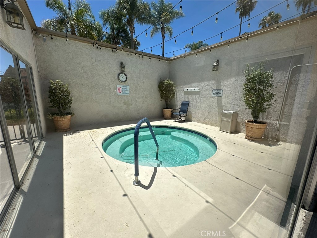 https://media.crmls.org/medias/557248a1-7186-4bc5-ba1e-e275cfd56bc1.jpg?preset=X-Large