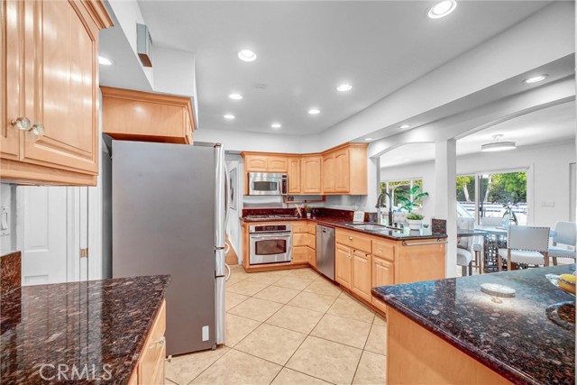 Detail Gallery Image 16 of 66 For 4121 Country Club Dr, Lakewood,  CA 90712 - 4 Beds | 5 Baths