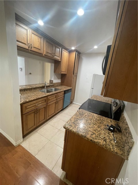 Detail Gallery Image 26 of 29 For 5460 White Oak Ave #J206,  Encino,  CA 91316 - 2 Beds | 2 Baths