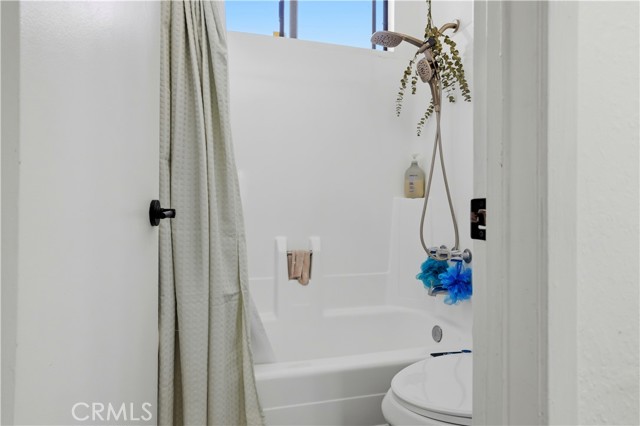 Detail Gallery Image 16 of 29 For 2123 Temple, Signal Hill,  CA 90755 - 2 Beds | 2/1 Baths
