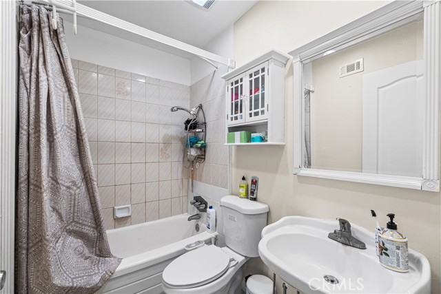 7948 Fallbrook Ave, West Hills CA: https://media.crmls.org/medias/5572dc06-71d3-4d24-b887-28b0a3a860e7.jpg
