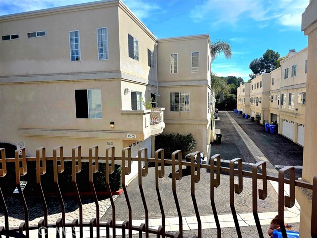 Detail Gallery Image 9 of 23 For 5340 Las Virgenes Rd #1,  Calabasas,  CA 91302 - 3 Beds | 3 Baths