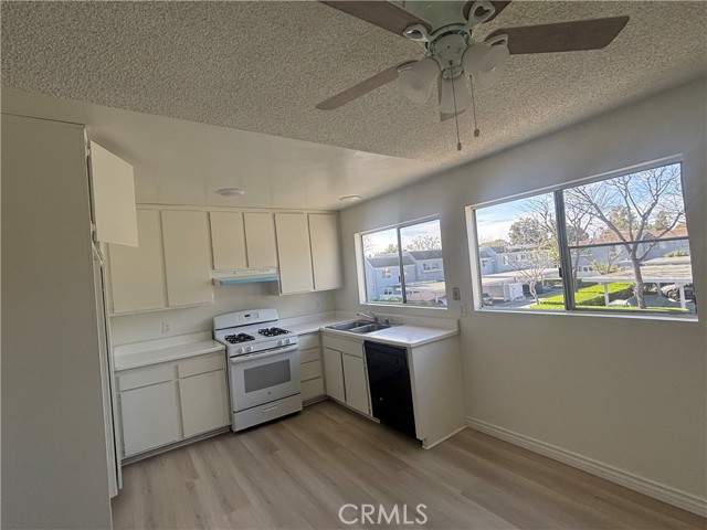 Detail Gallery Image 3 of 20 For 167 Briarwood, Irvine,  CA 92604 - 3 Beds | 1 Baths