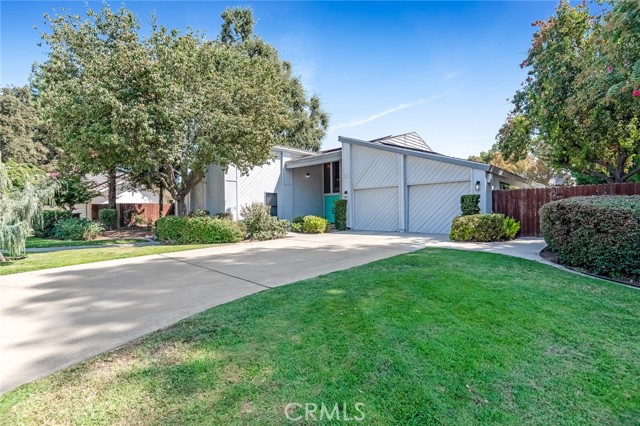 Detail Gallery Image 1 of 69 For 530 E Estate Dr, Tulare,  CA 93274 - 3 Beds | 3 Baths