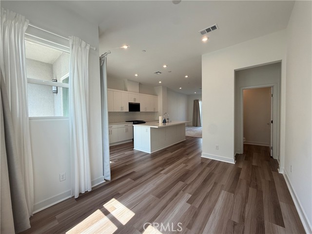 1118 W Bushell Street, Anaheim CA: https://media.crmls.org/medias/5573f38c-0648-4a90-86e7-f7d2a8610103.jpg