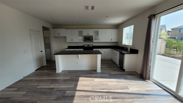 Detail Gallery Image 5 of 35 For 22056 Windham Way, Saugus,  CA 91350 - 4 Beds | 3 Baths