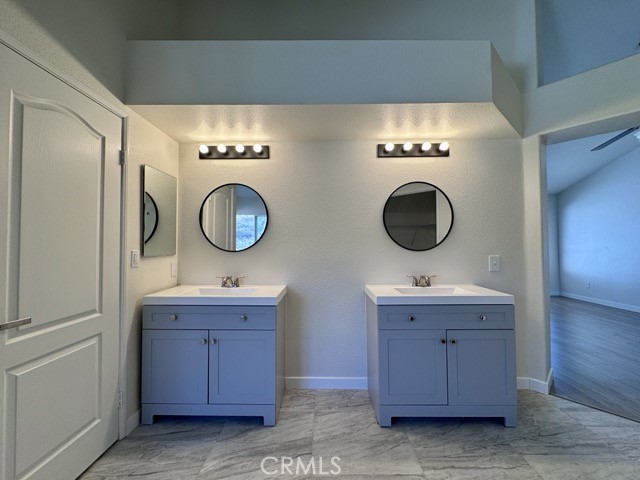 https://media.crmls.org/medias/55750c0c-acff-4329-8a92-5465af9a8f48.jpg?preset=X-Large