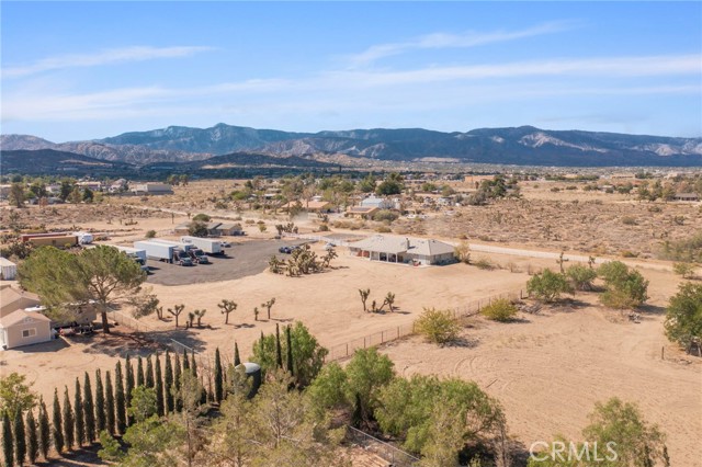 9925 Sierra Vista Road, Phelan CA: https://media.crmls.org/medias/55755e99-f6b3-4d57-8e8a-a360f173e100.jpg
