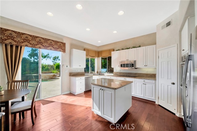 Detail Gallery Image 11 of 73 For 25652 Pacific Crest Dr, Mission Viejo,  CA 92692 - 4 Beds | 2/1 Baths