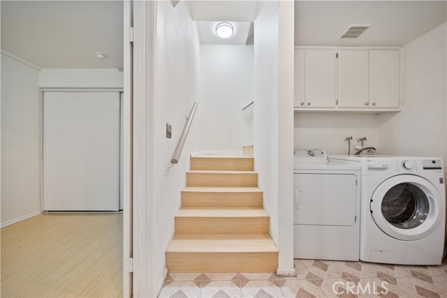 Detail Gallery Image 34 of 47 For 19950 Sherman Way Unit a a,  Winnetka,  CA 91306 - 3 Beds | 4 Baths