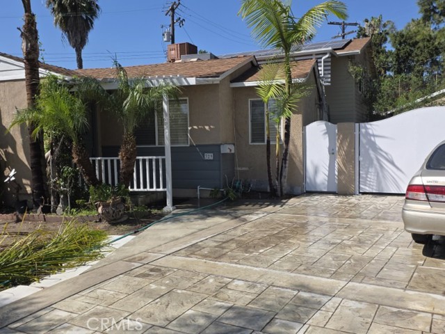 Detail Gallery Image 3 of 31 For 329 N Kathryn, Anaheim,  CA 92801 - 6 Beds | 3/1 Baths