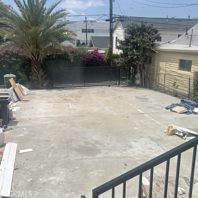 1167 N VIRGIL Avenue, Los Angeles CA: https://media.crmls.org/medias/5576d0c9-320f-4c57-ba1f-8ff2aac67f7d.jpg