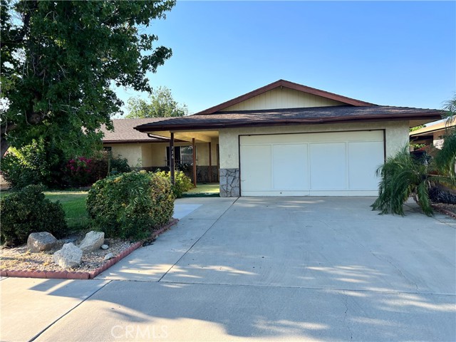 736 Marquesa Court, Hemet CA: https://media.crmls.org/medias/5576e221-7007-46f8-bf78-3a2856bd18e4.jpg