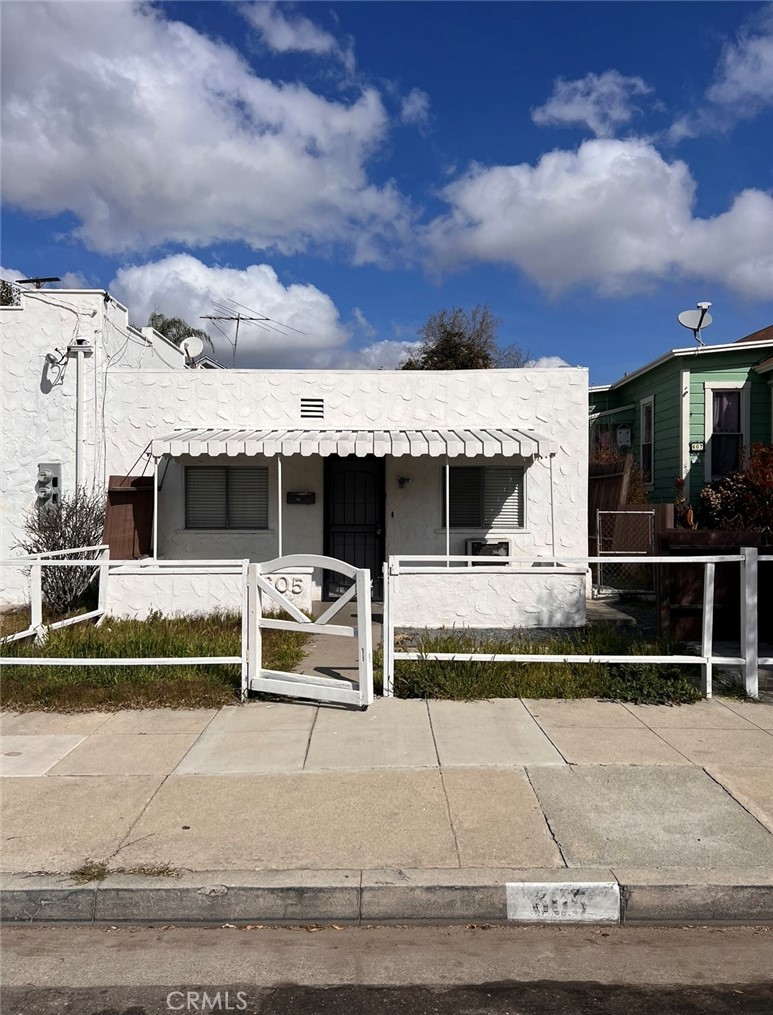 908 N Towne Avenue, Pomona, CA 91767