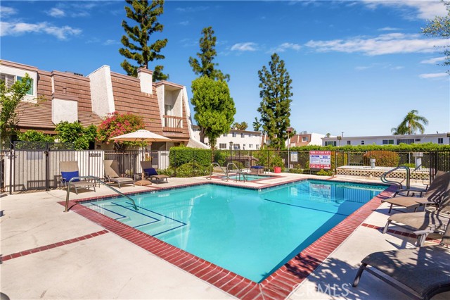 Detail Gallery Image 23 of 29 For 18344 Collins St a,  Tarzana,  CA 91356 - 2 Beds | 2/1 Baths