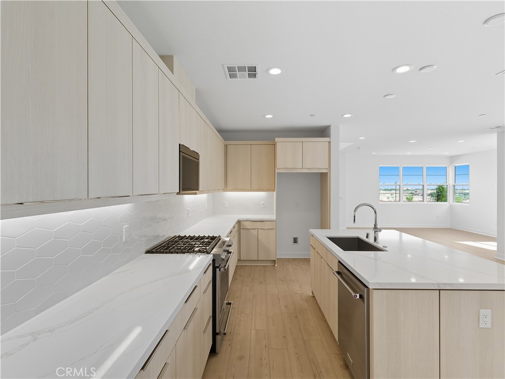 MLS #OC25227775 image #8