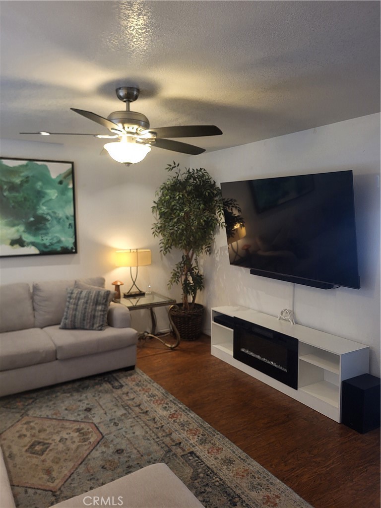 MLS #OC25115530 img 4