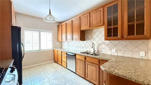 Detail Gallery Image 8 of 25 For 5241 Colodny Dr #403,  Agoura Hills,  CA 91301 - 3 Beds | 2/1 Baths