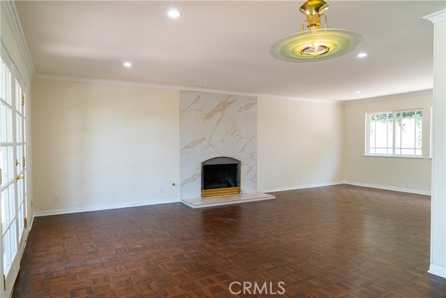 Detail Gallery Image 8 of 39 For 24060 Hatteras St, Woodland Hills,  CA 91367 - 5 Beds | 5 Baths