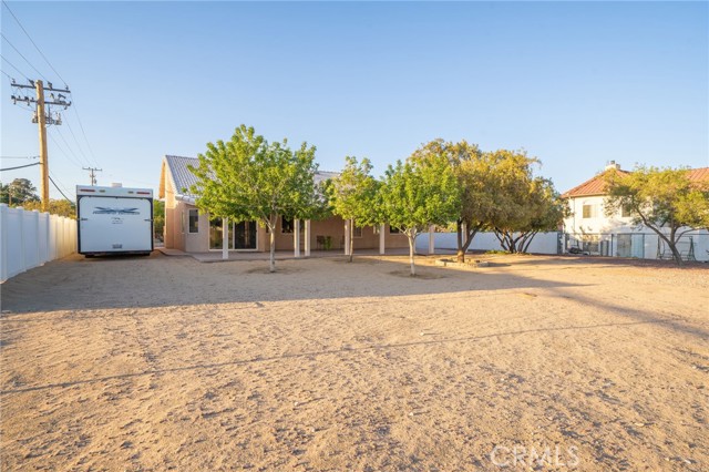 18463 Orange Street, Hesperia CA: https://media.crmls.org/medias/55796098-d1ae-4e9c-972c-7d621a391157.jpg