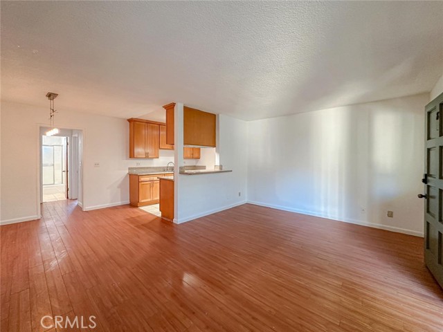 Detail Gallery Image 2 of 46 For 3045 E Theresa #8,  Long Beach,  CA 90814 - 1 Beds | 1 Baths