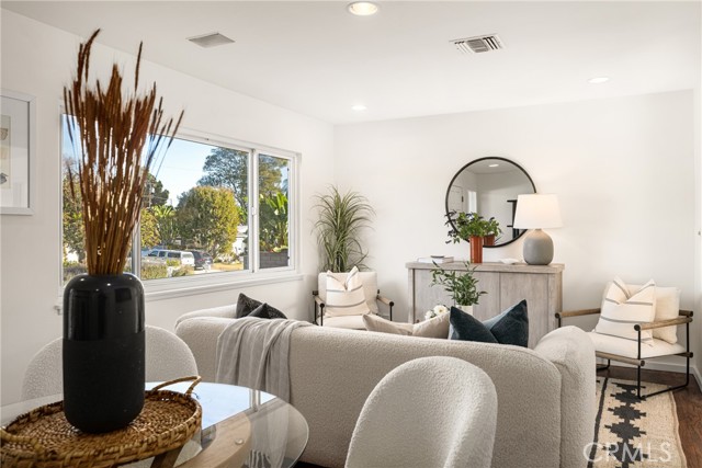 Detail Gallery Image 6 of 65 For 939 Oak St, Costa Mesa,  CA 92627 - 3 Beds | 2 Baths