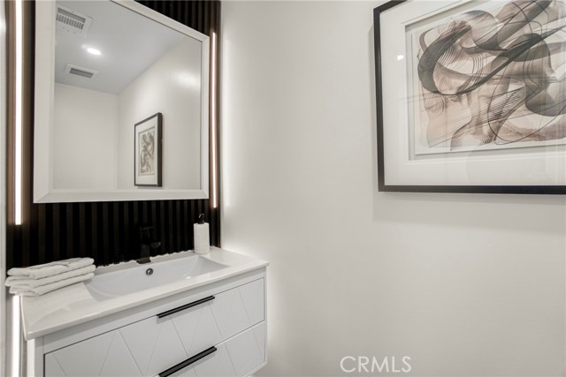 Detail Gallery Image 13 of 28 For 10805 Chimineas, Porter Ranch,  CA 91326 - 4 Beds | 2/1 Baths