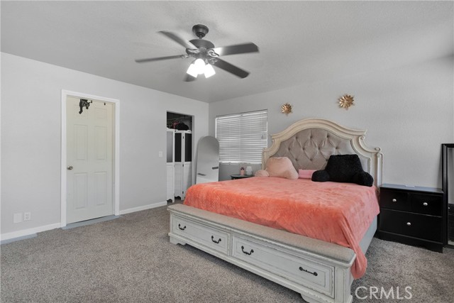 22752 Roundup Way, Apple Valley CA: https://media.crmls.org/medias/557b893d-9649-4c98-801b-003f13f18da0.jpg