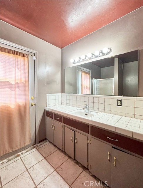 1041 Golden Gate Avenue, Dos Palos CA: https://media.crmls.org/medias/557ba834-0d6e-4077-85d6-822eaceded74.jpg