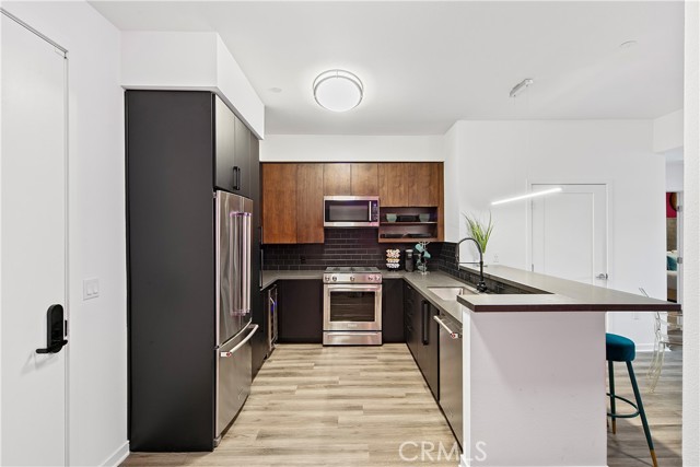 Detail Gallery Image 17 of 41 For 950 S Fairfax Ave #136,  Los Angeles,  CA 90048 - 2 Beds | 2 Baths