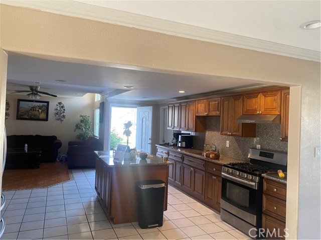 Detail Gallery Image 5 of 22 For 2030 W Dogwood, Anaheim,  CA 92801 - 6 Beds | 3 Baths