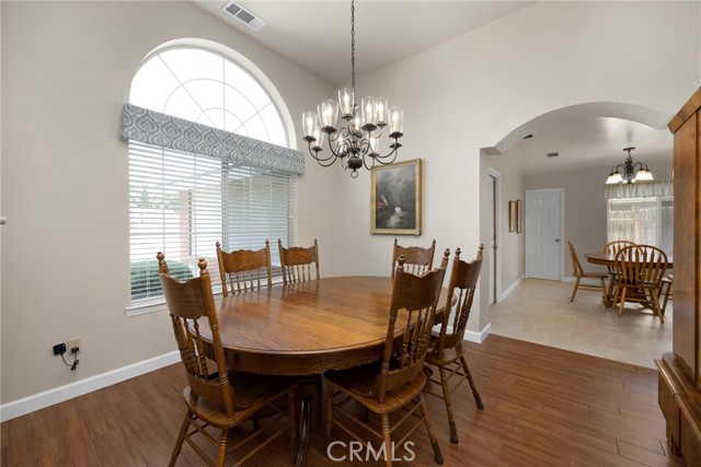 7705 Terry John Avenue, Bakersfield CA: https://media.crmls.org/medias/557d1071-bdc7-4c22-aa2a-e5ffdb890c1c.jpg