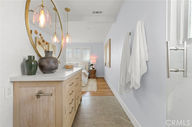 Image 33 of 73 For 4972 Park  