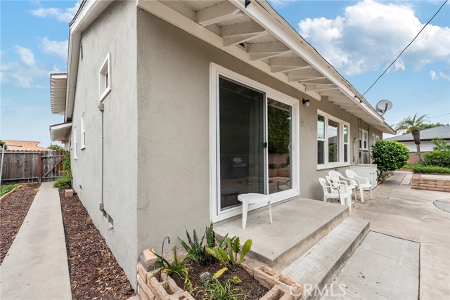 9301 Dewey Drive, Garden Grove CA: https://media.crmls.org/medias/557db095-a692-4840-af55-27415147aa57.jpg