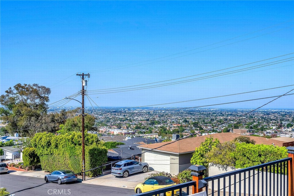 https://media.crmls.org/medias/557e06b3-c319-480a-98d7-51f6291587f7.jpg?preset=X-Large