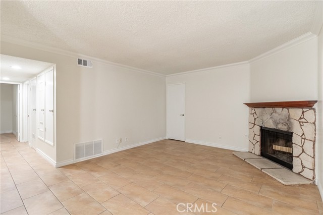Detail Gallery Image 3 of 17 For 1251 S Meadow Ln #145,  Colton,  CA 92324 - 2 Beds | 2 Baths