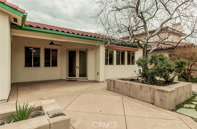 1562 N Empire Lane, Clovis CA: https://media.crmls.org/medias/557f549b-e619-464d-b7ba-36ef58f22efc.jpg