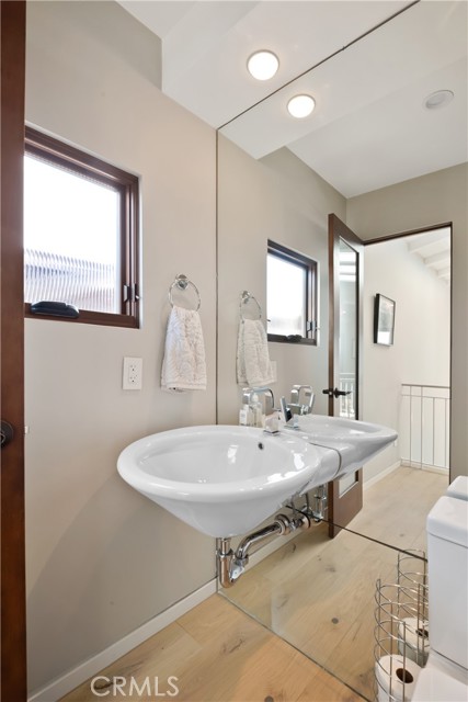 221 36th Street, Manhattan Beach, California 90266, 3 Bedrooms Bedrooms, ,3 BathroomsBathrooms,Residential,Sold,36th,SB22069794