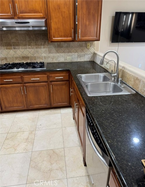 Detail Gallery Image 6 of 14 For 10007 White Oak, Northridge,  CA 91325 - 5 Beds | 5 Baths