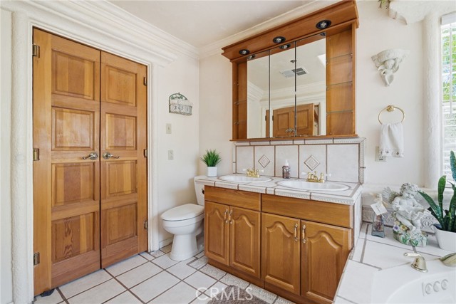 Detail Gallery Image 28 of 44 For 29952 Louis Ave, Canyon Country,  CA 91351 - 5 Beds | 4 Baths