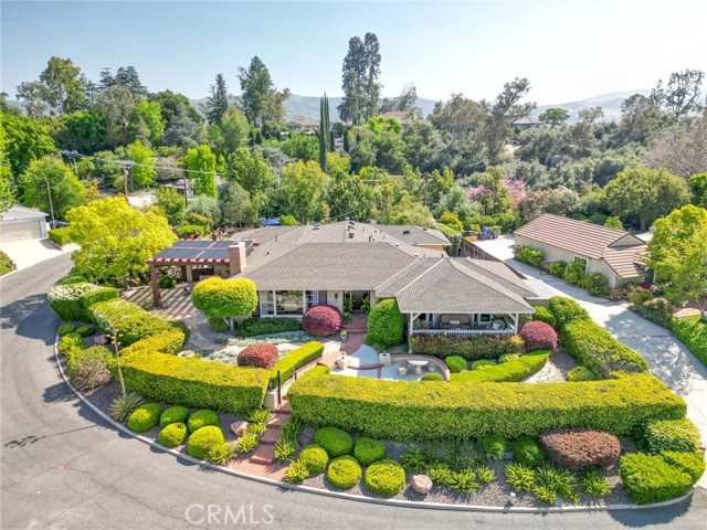 1215 Mira Monte Drive, Redlands CA: https://media.crmls.org/medias/5581a2e4-0655-4fcd-8289-27819d1d5163.jpg