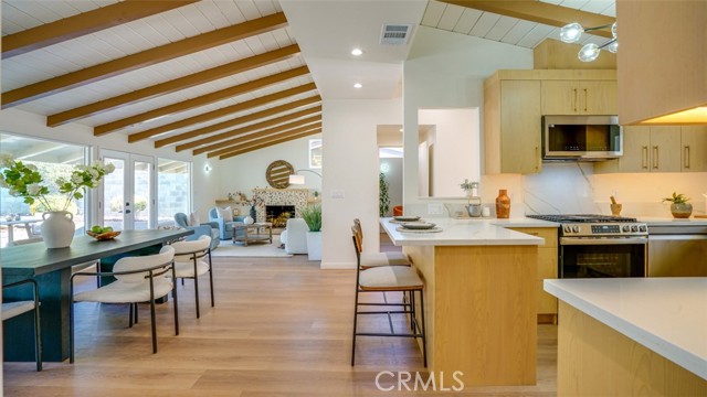 16347 Tupper Street, North Hills CA: https://media.crmls.org/medias/558247bc-8192-4b1e-b35f-fb3ef7428782.jpg