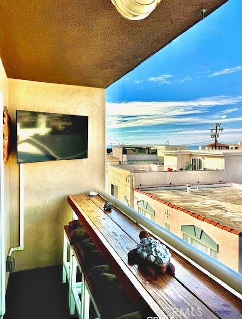 Detail Gallery Image 13 of 15 For 15 15th St #22,  Hermosa Beach,  CA 90254 - 2 Beds | 2 Baths