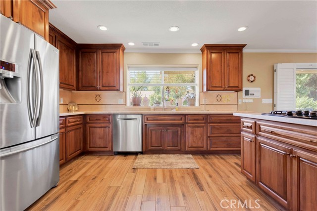 Detail Gallery Image 10 of 60 For 13880 Driftwood Dr, Victorville,  CA 92395 - 4 Beds | 3 Baths