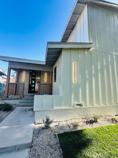 Detail Gallery Image 5 of 56 For 2440 Ostrom, Long Beach,  CA 90815 - 4 Beds | 3 Baths